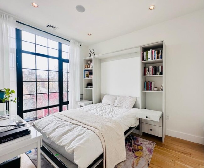 Building Photo - 2 bedroom in Brooklyn NY 11211