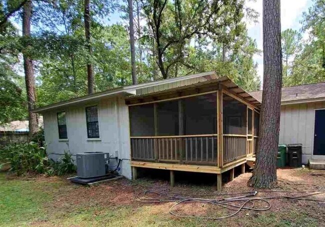 Building Photo - 8826 Minnow Creek Dr