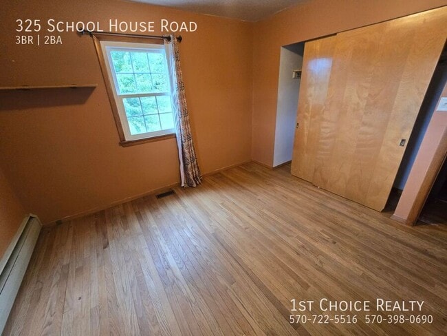 Building Photo - 325 Schoolhouse Rd
