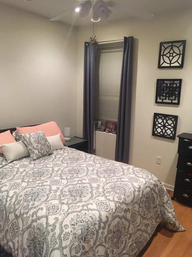 Building Photo - 254 6th St