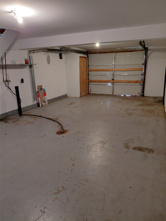 Building Photo - 2149 S Arlene