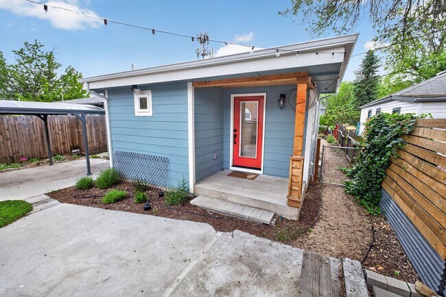 Building Photo - Beautiful 1930's 2bd/2ba Bungalow in Boise's Historic North End