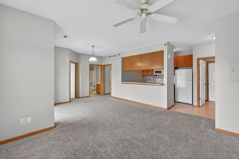 Building Photo - 1380 SE Florence Dr