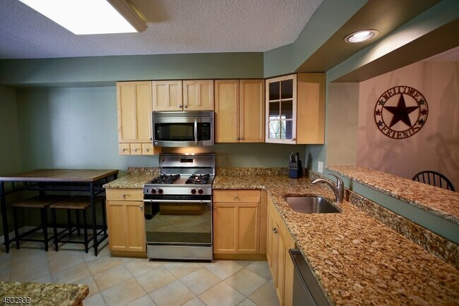 Building Photo - 9 Dorado Dr