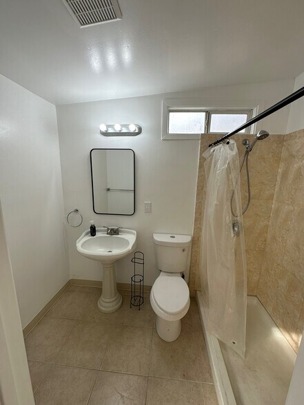 Building Photo - 3449 Caspian Ave