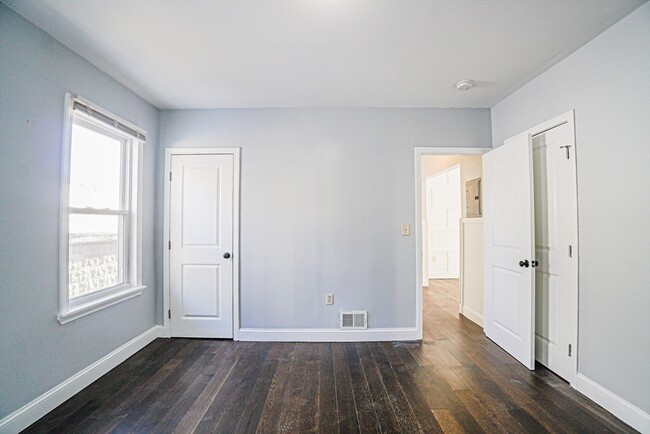 Building Photo - 7 Rosebery Rd