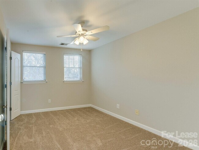 Building Photo - 1224 Green Oaks Ln