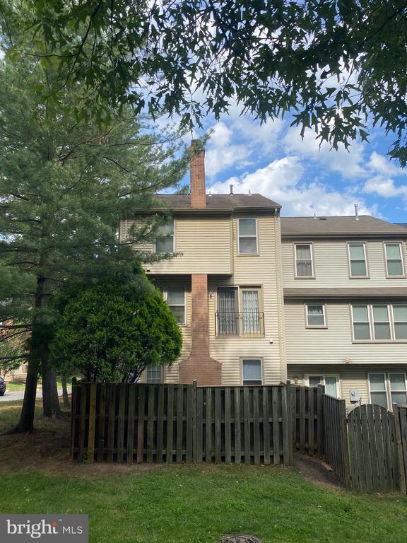Building Photo - 5623 Gresham Ln