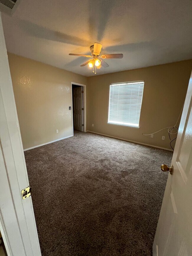 Building Photo - 1417 Hall Ave