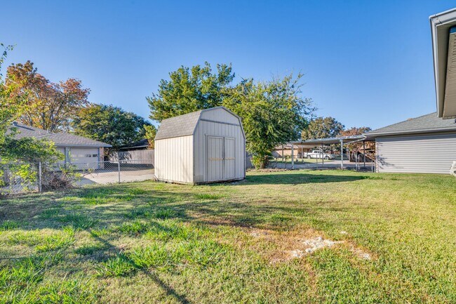 Building Photo - Beautiful 3-Bed, 2.5-Bath Home in Garland – Spacious Layout & Fantastic Amenities!