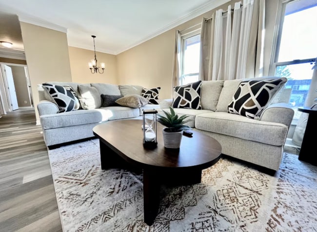 Building Photo - Spacious 3 Bedroom with Outdoor Pool in Mason