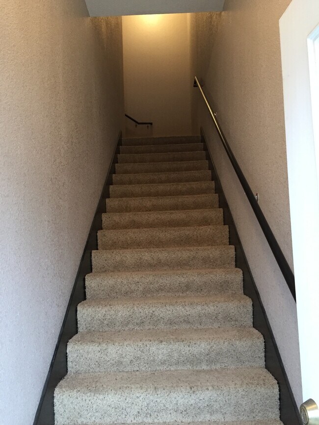 Building Photo - Large two bedroom apartment about a block away from Washburn University