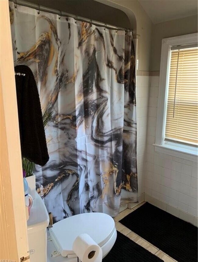 Building Photo - 21218 Hillgrove Ave