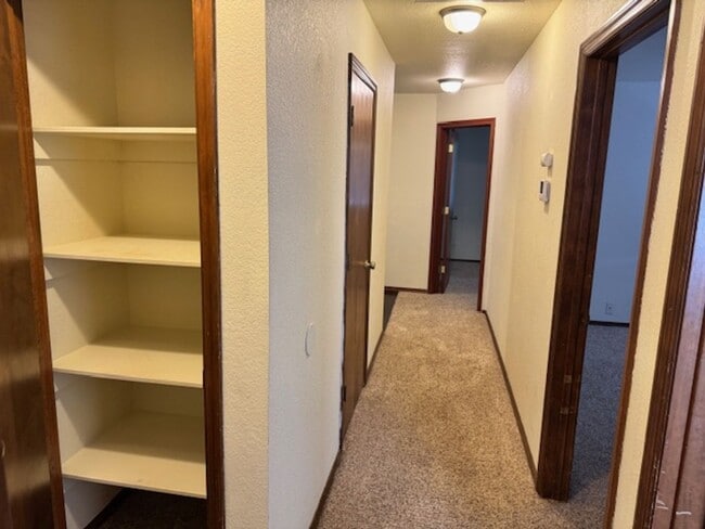 Building Photo - Arroyo Manor 3 Bedroom- with bonus room and 2 car garage!