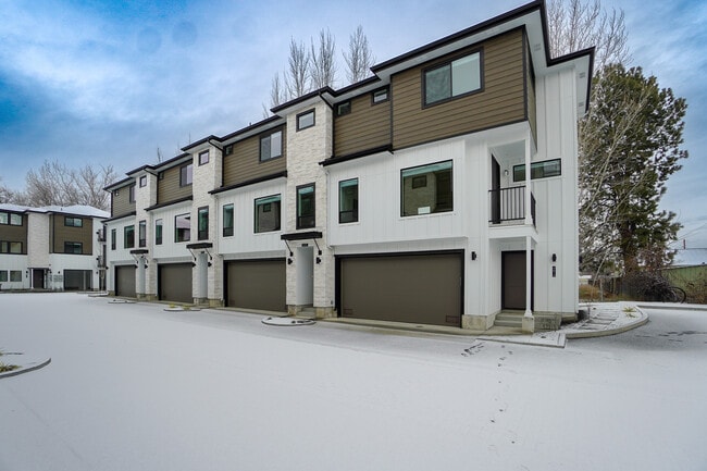 Building Photo - 4618 N Iota Ln