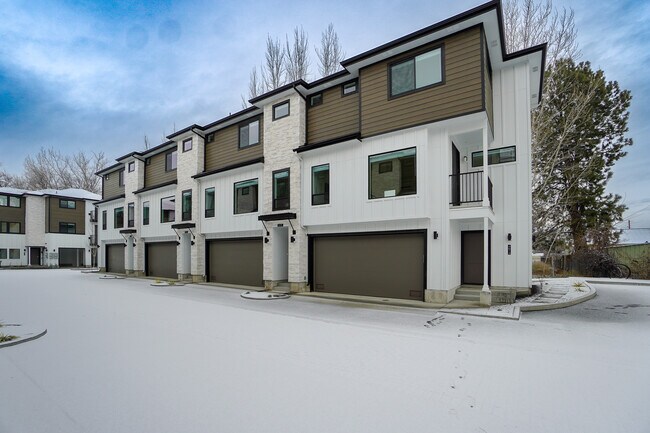 Building Photo - 4622 N Iota Ln