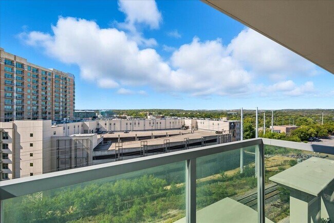 Building Photo - 300 Bowie St
