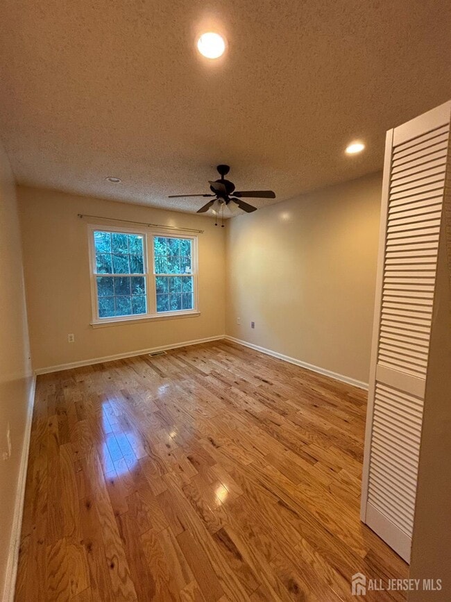Building Photo - 62 Sapphire Ln