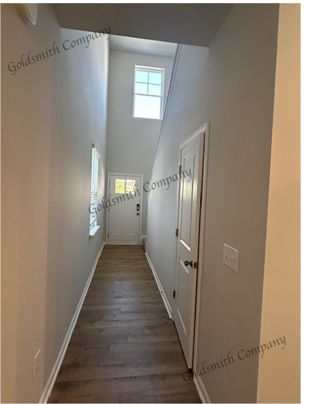 Building Photo - 111 Gervais Cir