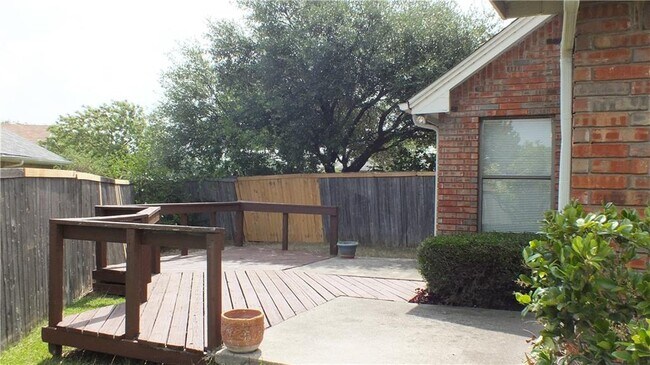 Building Photo - 2401 Brooke Ct