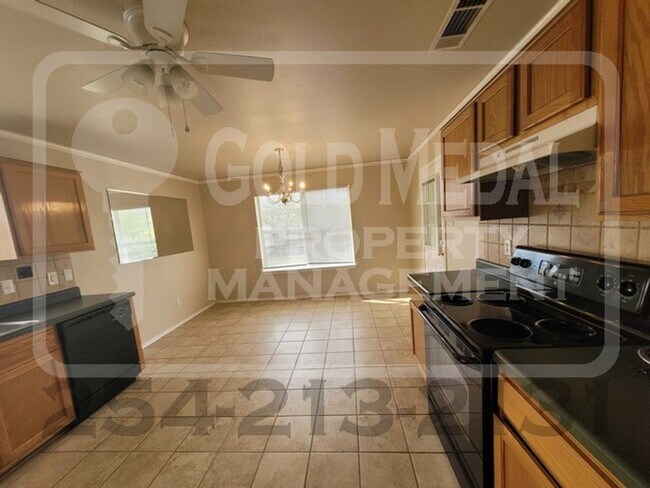 Building Photo - Charming 4-Bed, 2-Bath now available for r...