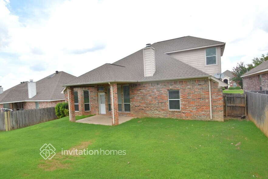 Building Photo - 113 Singletree Ln