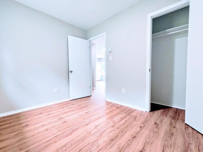 Building Photo - 4449 Layola Ave