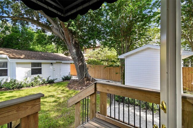 Building Photo - 2918 W Coachman Ave