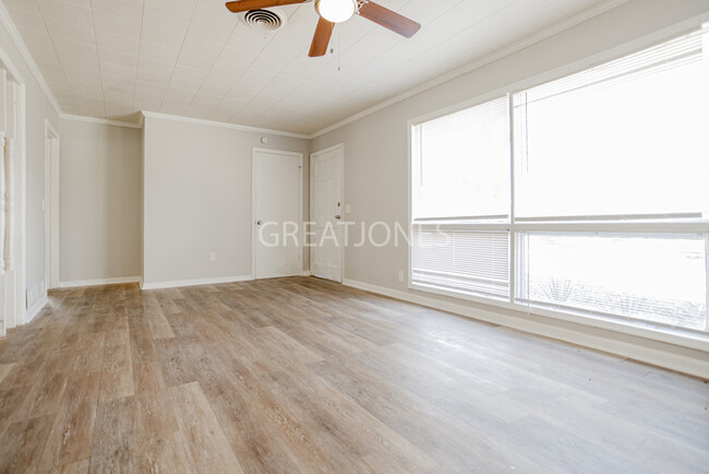 Building Photo - Charming 3 Bedroom in Columbus!
