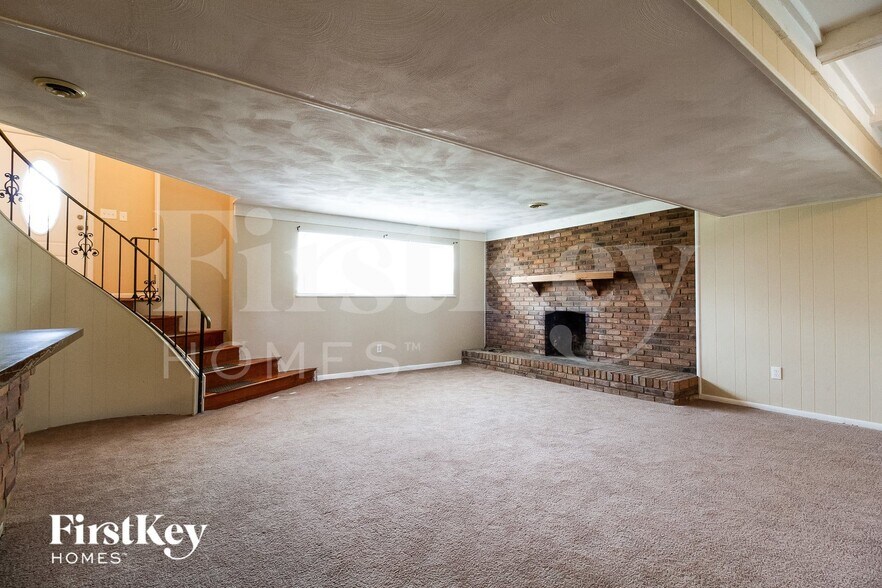 Building Photo - 8431 Bluebird Dr