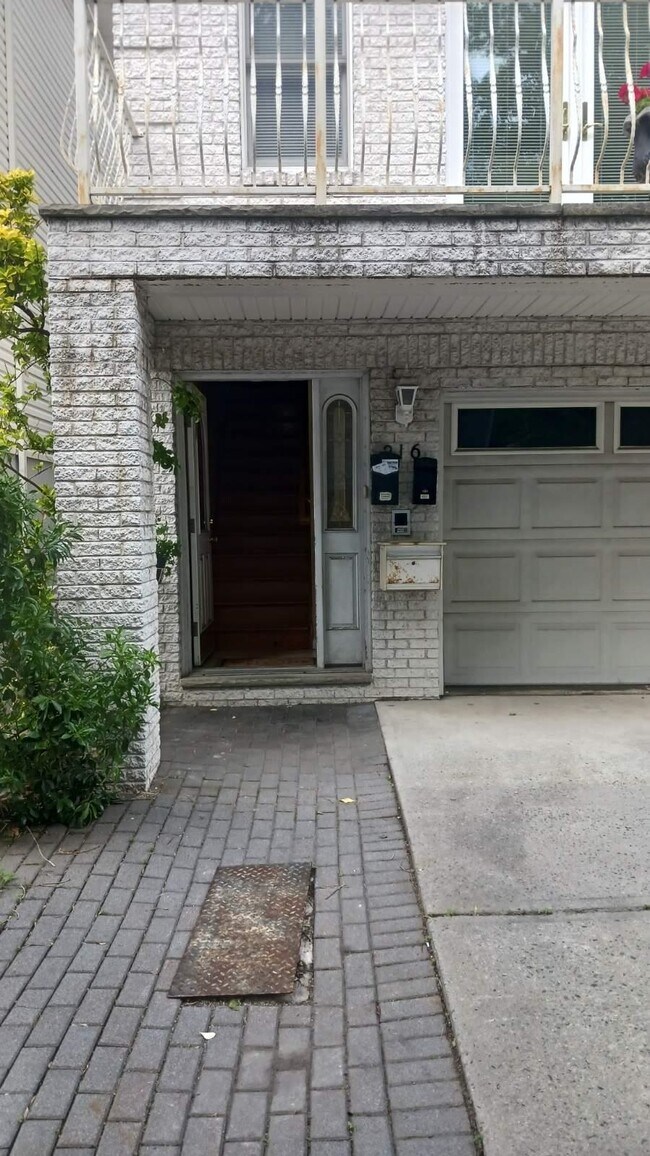 Building Photo - 316 Linden Ave
