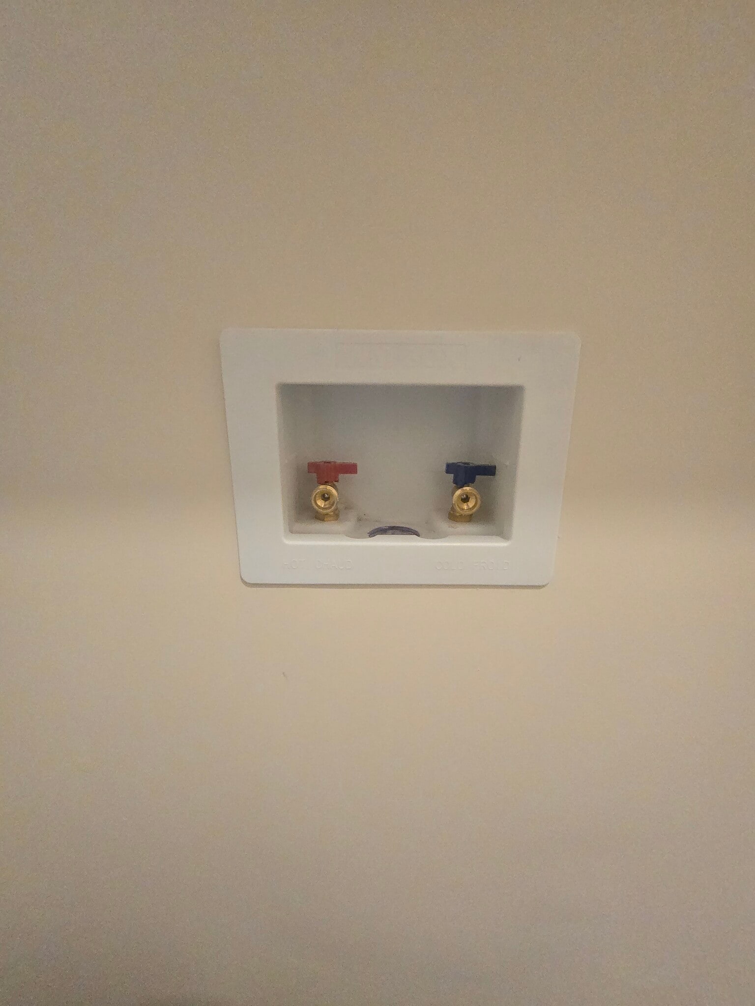 Building Photo - 584 Main St