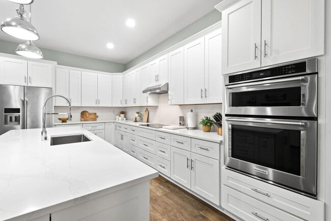 Building Photo - 2532 SE Jason Pl