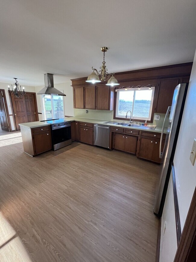 Building Photo - 8298 Scenic Dr