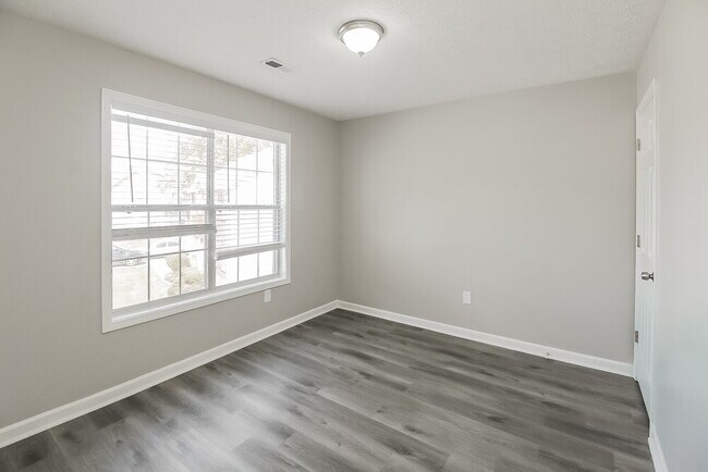 Building Photo - 330 Derby Dr