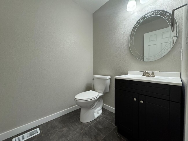 Building Photo - Updated 3 Bedroom in Stetson Hills