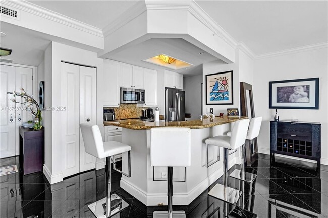 Building Photo - 848 Brickell Key Dr