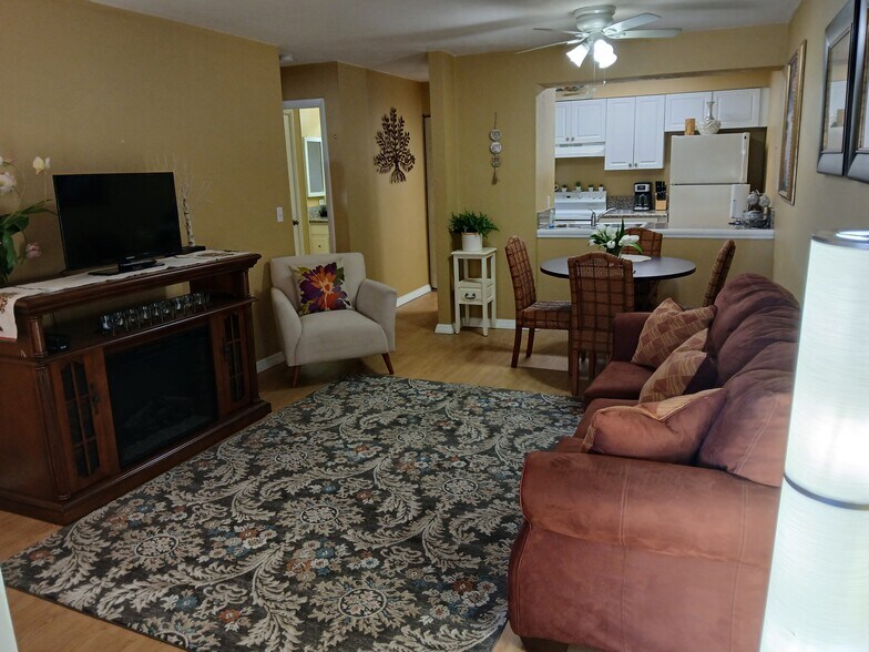 Building Photo - 9380 Lennex Ln