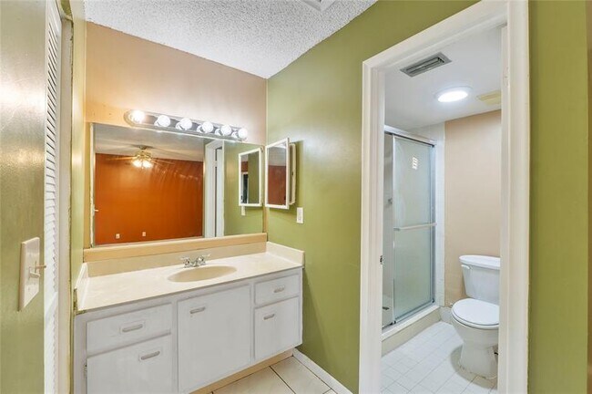 Building Photo - 2157 NW 37th Ave