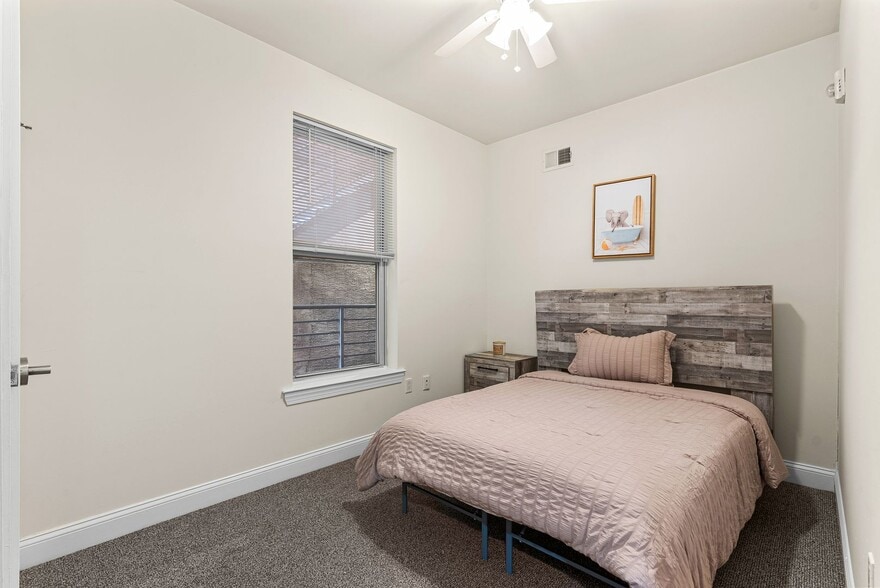 Building Photo - 1814 N 16th St