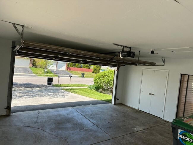 Building Photo - 1002 Pheasant Run Ln