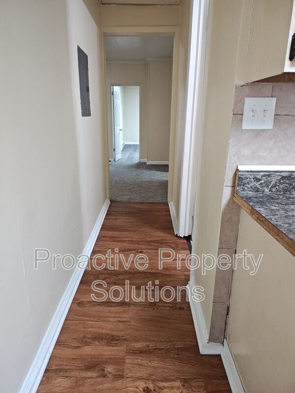 Building Photo - 850-850 Capouse Ave