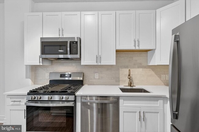 Building Photo - 2120 Vermont Ave NW