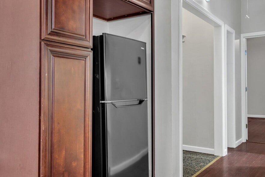 Building Photo - 3023 Burdette St