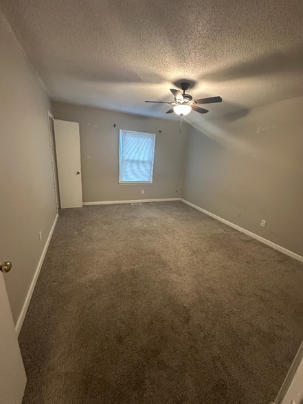 Building Photo - 219 W Flower St