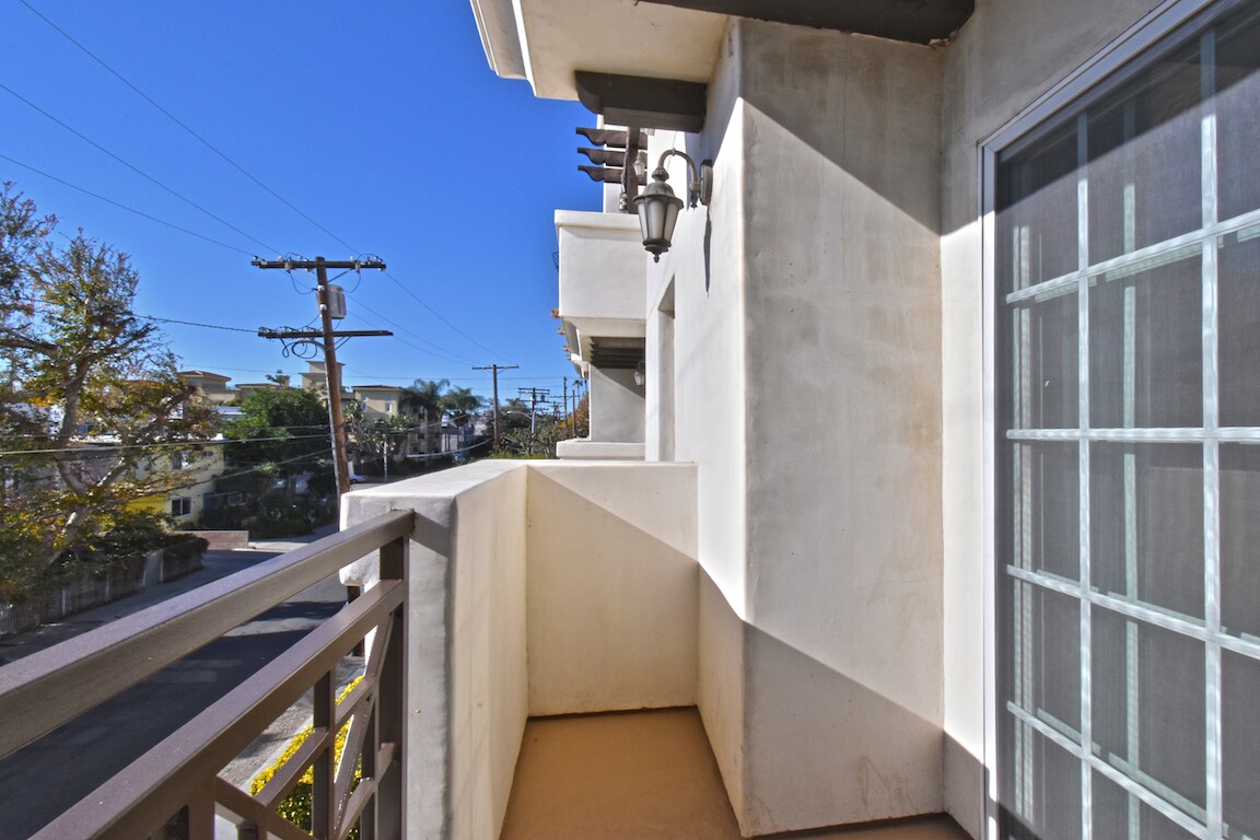 Building Photo - 11215 Huston St