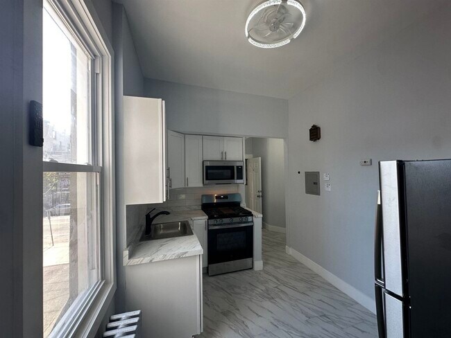 Building Photo - 707 New York Ave