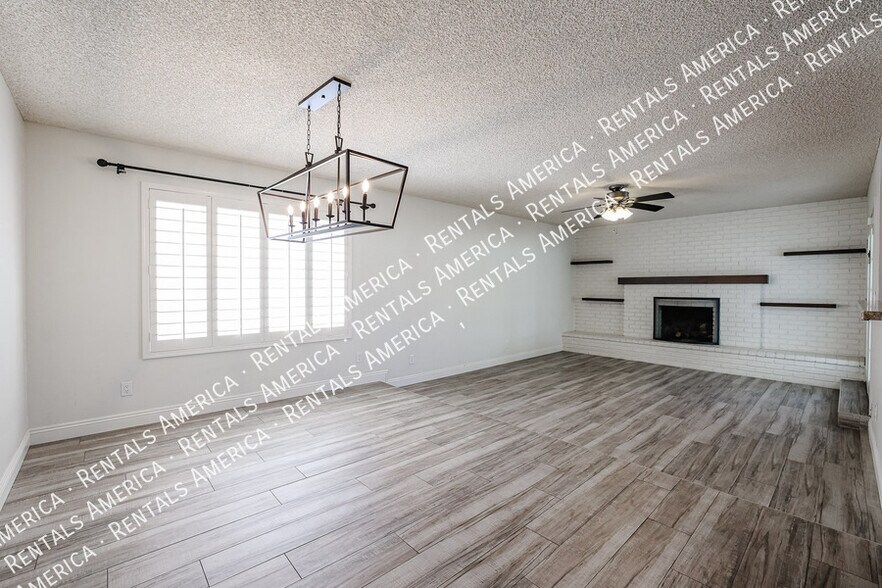 Building Photo - 10534 E Mercer Ln