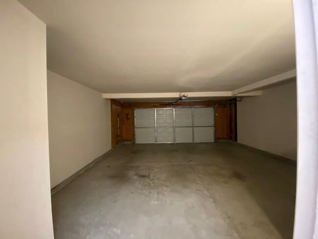 Building Photo - Beautiful Spacious 3BR/2.5BA Located in the Ivey Glenn Community!!