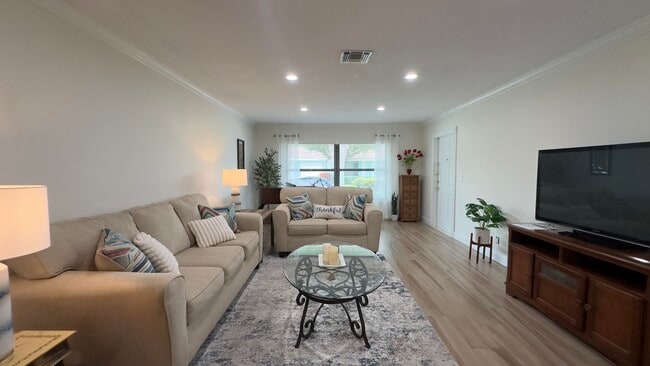 Building Photo - 9900 Chestnut Tree Terrace